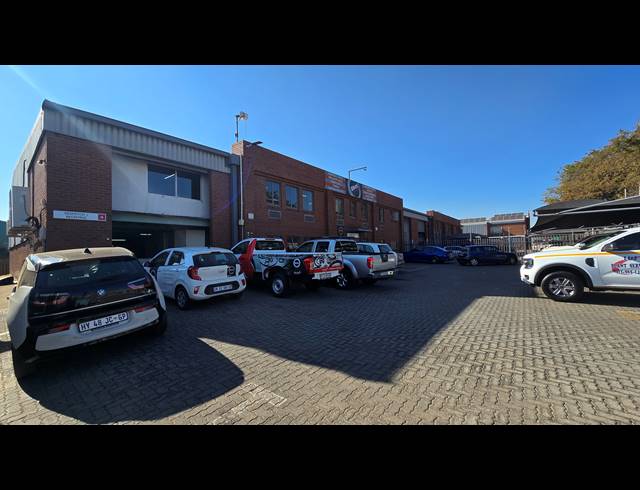 715M² WAREHOUSE TO LET IN SPARTAN